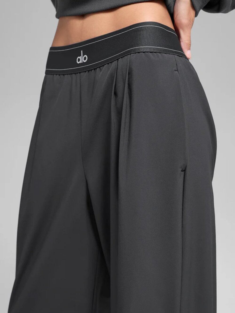 🎬Alo Yoga Suit Up Trouser Dark Grey Regular 30 Inseam ✨ - Picture 2 of 11